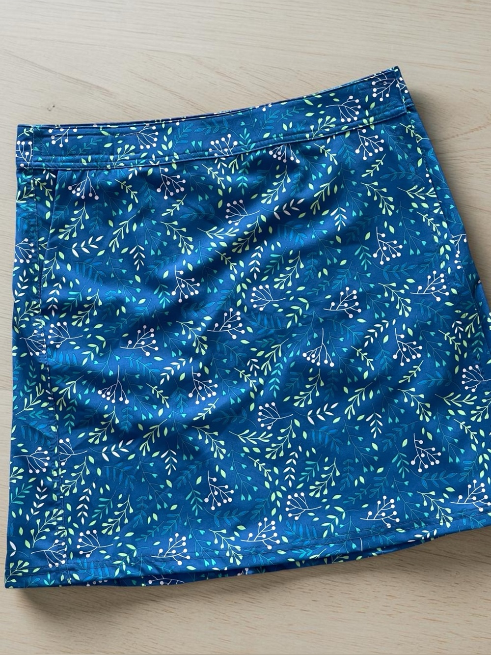 RipSkirt Blue Leaf & Berries Print A-Line Wrap Skirt Sz M Pockets Travel Coverup